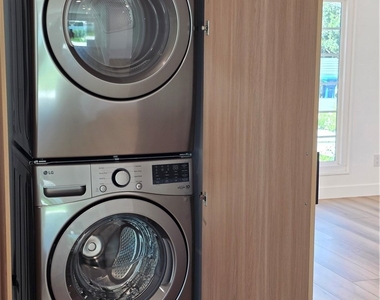 22928 Leadwell Street - Photo Thumbnail 20