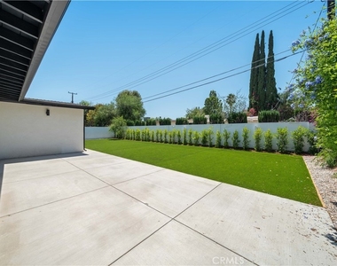 22928 Leadwell Street - Photo Thumbnail 24