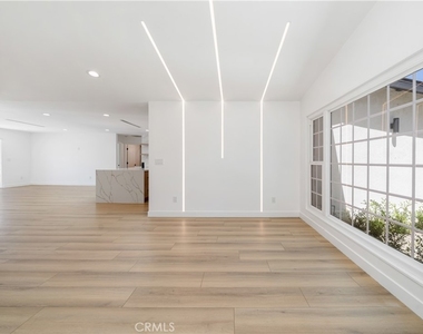 22928 Leadwell Street - Photo Thumbnail 3