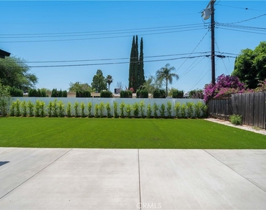 22928 Leadwell Street - Photo Thumbnail 22