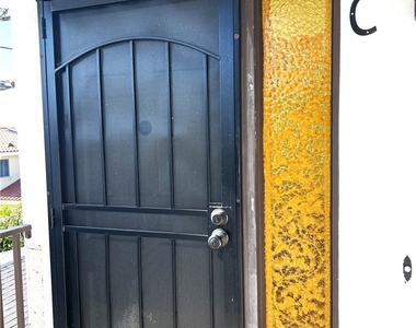 1443 W 9th Street - Photo Thumbnail 3