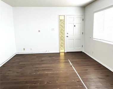 1443 W 9th Street - Photo Thumbnail 5