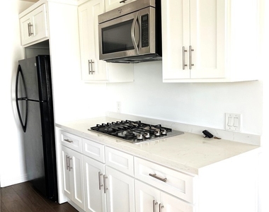 1443 W 9th Street - Photo Thumbnail 7