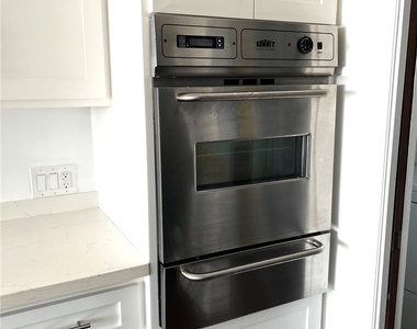 1443 W 9th Street - Photo Thumbnail 12