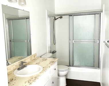 1443 W 9th Street - Photo Thumbnail 19