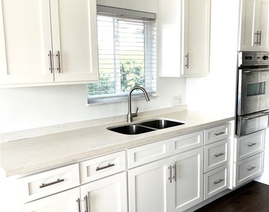 1443 W 9th Street - Photo Thumbnail 10
