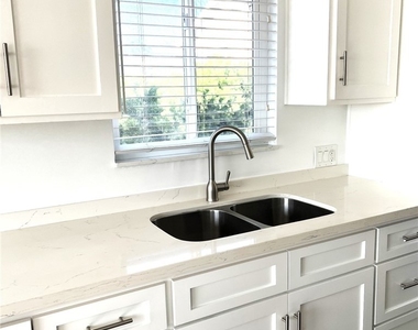 1443 W 9th Street - Photo Thumbnail 9