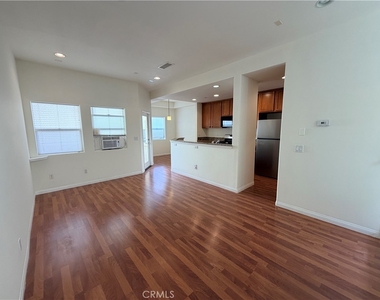1323 Post Ave - Photo Thumbnail 4
