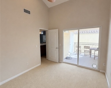 1323 Post Ave - Photo Thumbnail 9