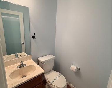 1323 Post Ave - Photo Thumbnail 6