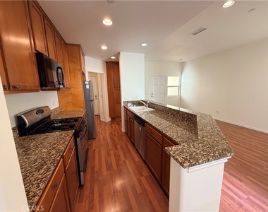 1323 Post Ave - Photo Thumbnail 2