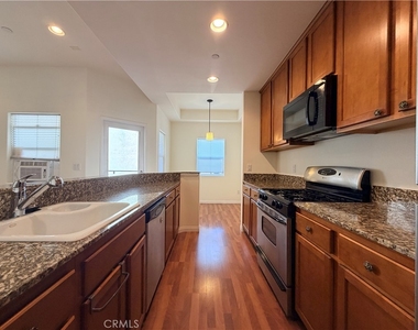 1323 Post Ave - Photo Thumbnail 3