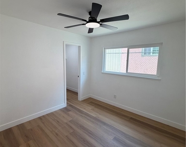 527 W 10th - Photo Thumbnail 7