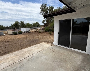 527 W 10th - Photo Thumbnail 12