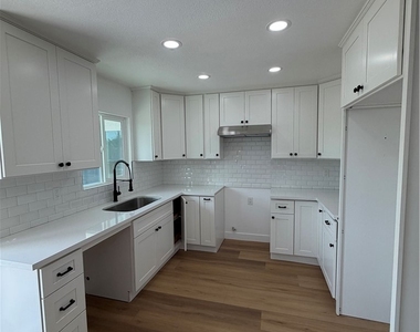 527 W 10th - Photo Thumbnail 4