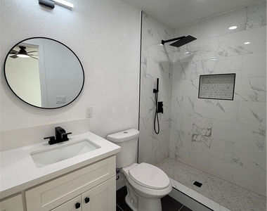 527 W 10th - Photo Thumbnail 10