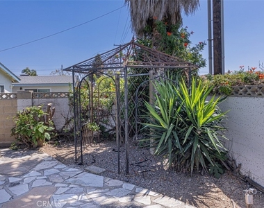 1688 N Shaffer Street - Photo Thumbnail 34