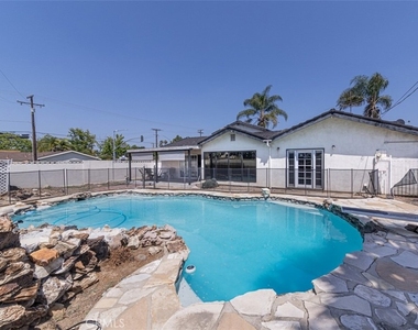 1688 N Shaffer Street - Photo Thumbnail 32