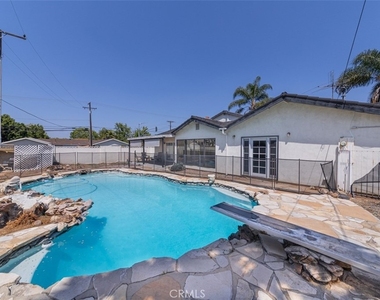 1688 N Shaffer Street - Photo Thumbnail 31