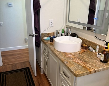 910 Orangewood - Photo Thumbnail 19