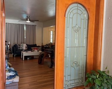 910 Orangewood - Photo Thumbnail 4
