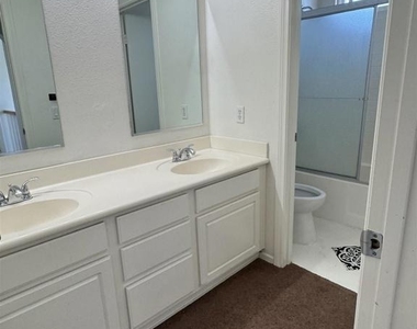 973 Yosemite Drive - Photo Thumbnail 45