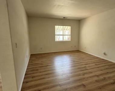 973 Yosemite Drive - Photo Thumbnail 28