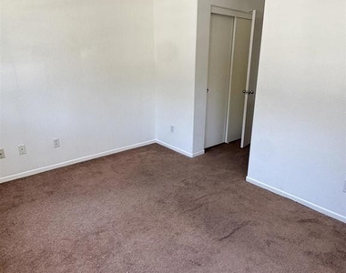 973 Yosemite Drive - Photo Thumbnail 8
