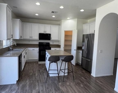 973 Yosemite Drive - Photo Thumbnail 13
