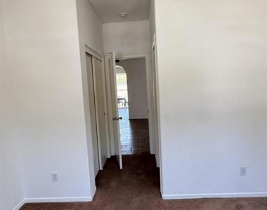 973 Yosemite Drive - Photo Thumbnail 10