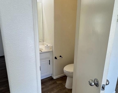 973 Yosemite Drive - Photo Thumbnail 18