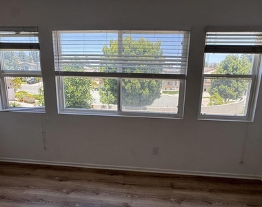 973 Yosemite Drive - Photo Thumbnail 33