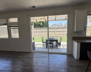 973 Yosemite Drive - Photo Thumbnail 17