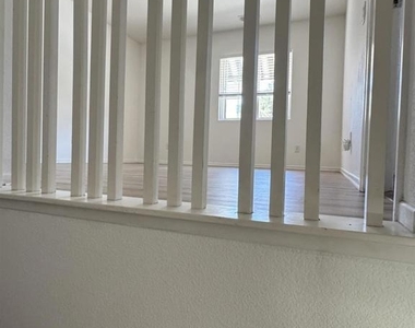 973 Yosemite Drive - Photo Thumbnail 23