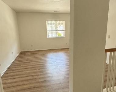 973 Yosemite Drive - Photo Thumbnail 27