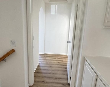 973 Yosemite Drive - Photo Thumbnail 29