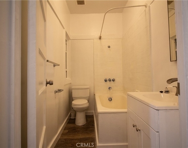 1411 Burlington Avenue - Photo Thumbnail 6