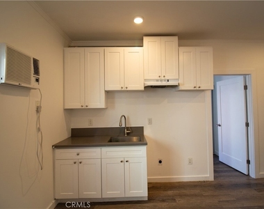 1411 Burlington Avenue - Photo Thumbnail 1