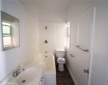1411 Burlington Avenue - Photo Thumbnail 6