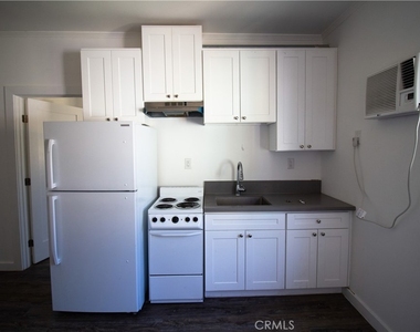 1411 Burlington Avenue - Photo Thumbnail 2
