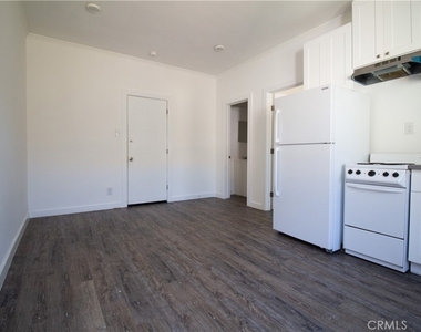 1411 Burlington Avenue - Photo Thumbnail 1
