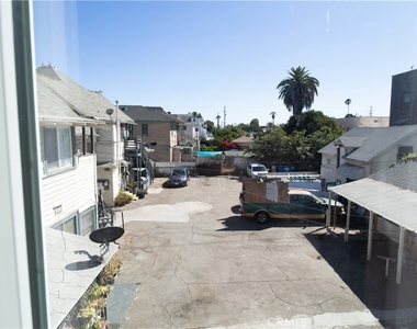 1411 Burlington Avenue - Photo Thumbnail 5