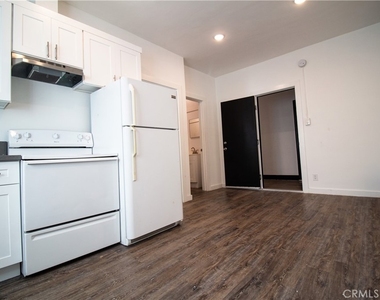 1411 Burlington Avenue - Photo Thumbnail 1