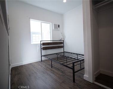 1411 Burlington Avenue - Photo Thumbnail 3