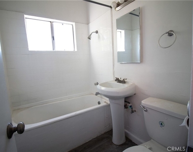 1316 Mariposa Avenue - Photo Thumbnail 2