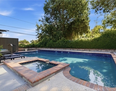 950 Hampton - Photo Thumbnail 5