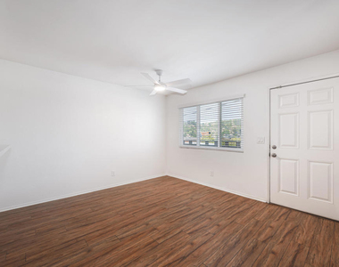 10133 Tujunga Canyon Boulevard - Photo Thumbnail 1