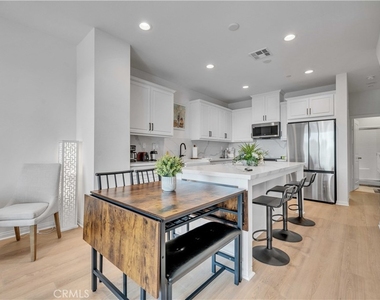 527 W Victor Ave - Photo Thumbnail 3