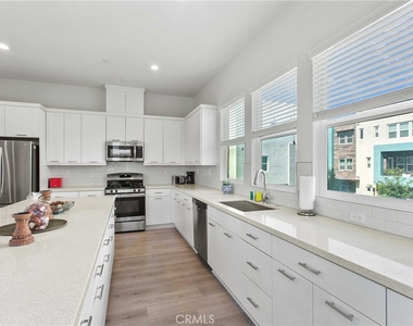 1690 S Lewis Street - Photo Thumbnail 6