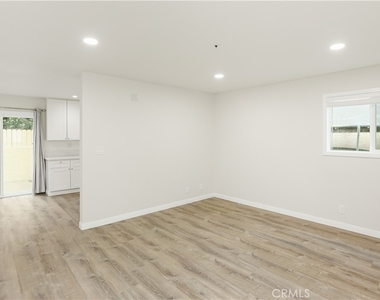 3032 Potrero - Photo Thumbnail 4